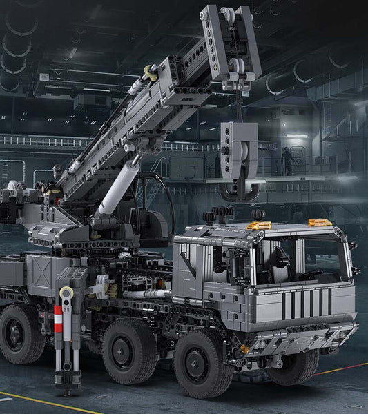 Professional Rescue Armored Crane Model with 360° Rotating Work Platform for Heavy-duty Lifting Simulation